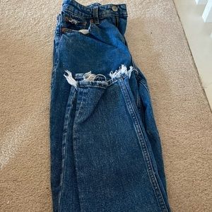 Abercrombie & Fitch Mom Distressed jeans